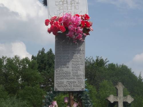 Хрест на могилі Вояків УПА